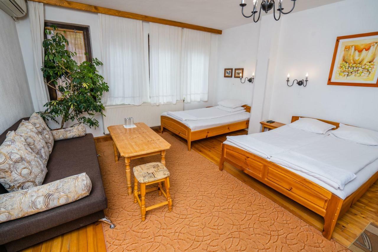 Toni'S Guest House เมลนิค ภายนอก รูปภาพ